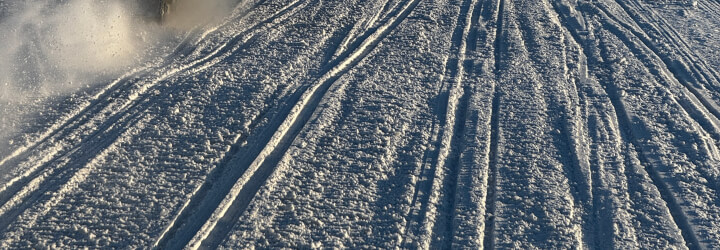 Em mota de neve a Elveneset